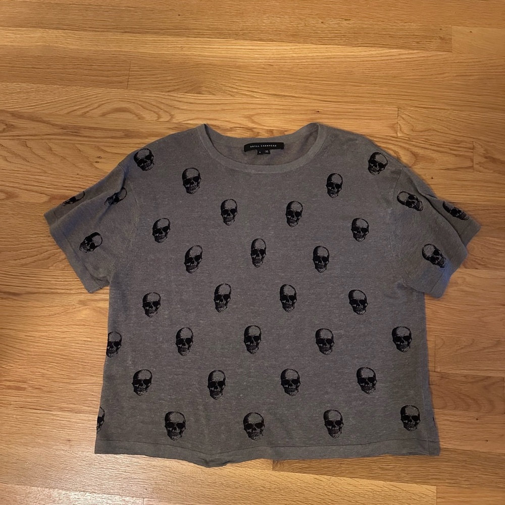 Skull Cashmere Gray Short Sleeve Tee with Black Skull Print